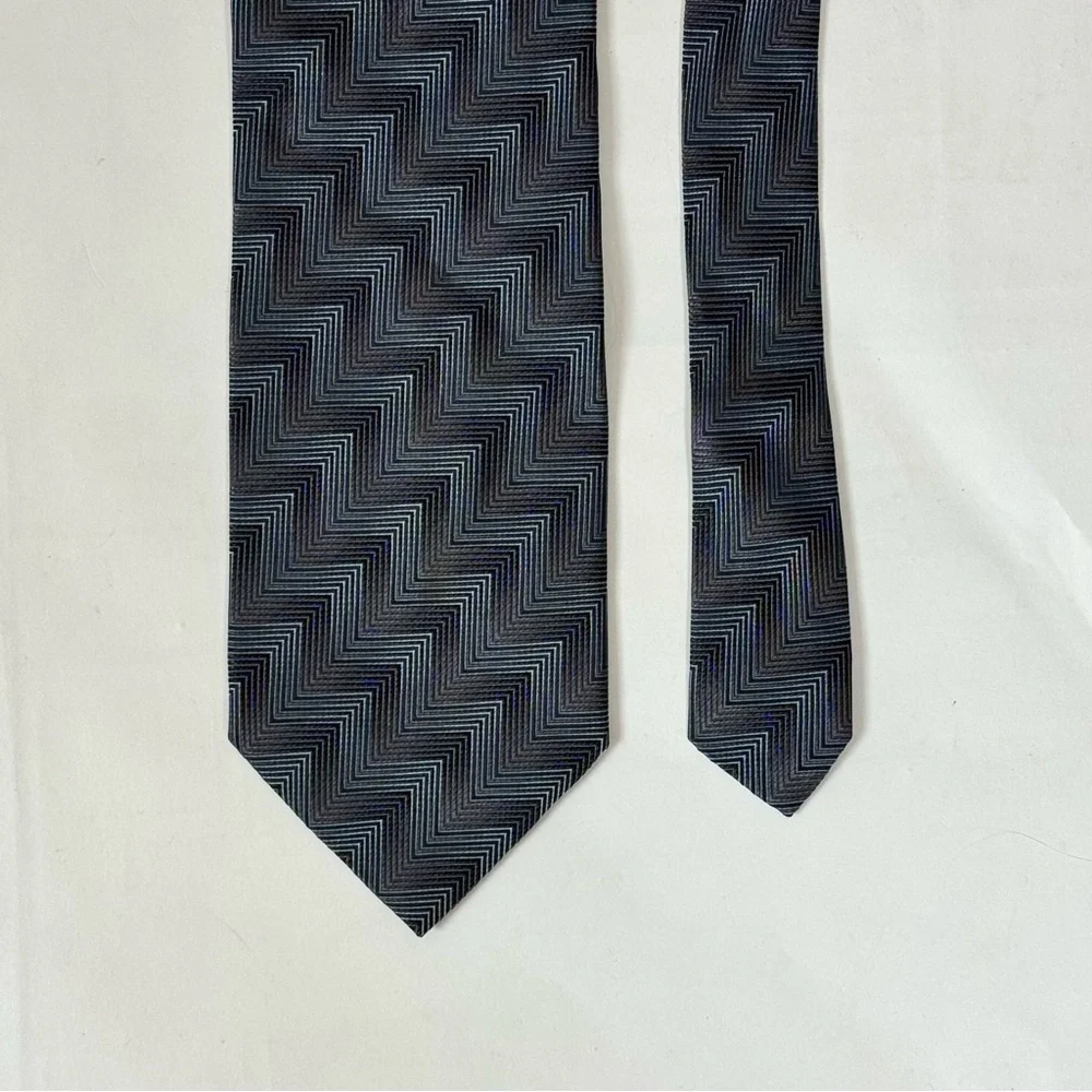 Pronto Uomo Men’s Necktie Gray Chevron Patterned Tie
